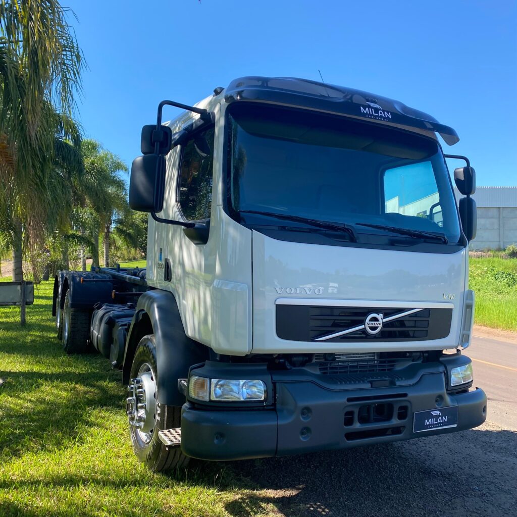VOLVO VM 330 6X4 TRAÇADO 2013 01
