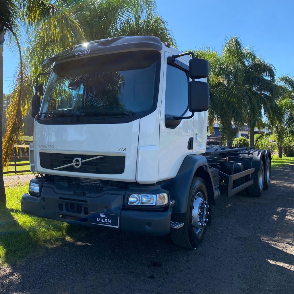 VOLVO VM 330 6X4 TRAÇADO 2013 02