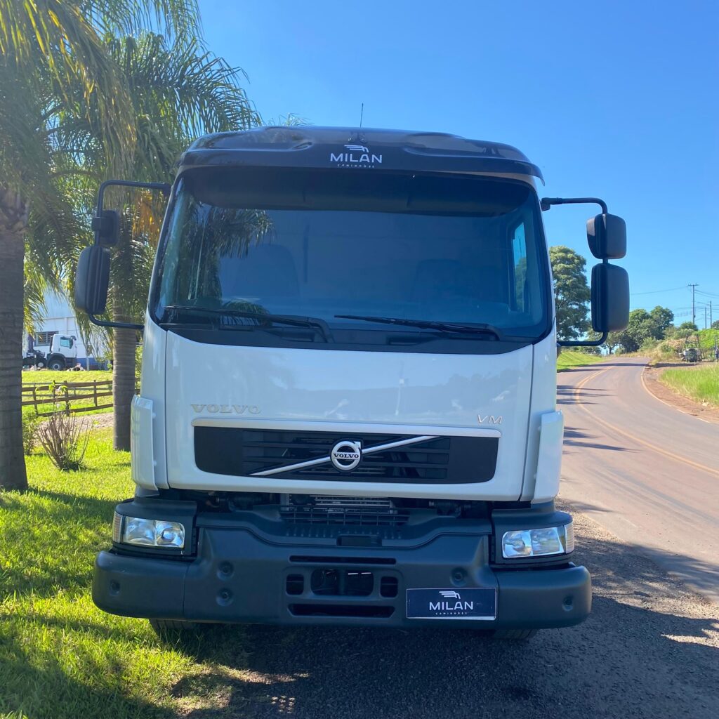 VOLVO VM 330 6X4 TRAÇADO 2013 03