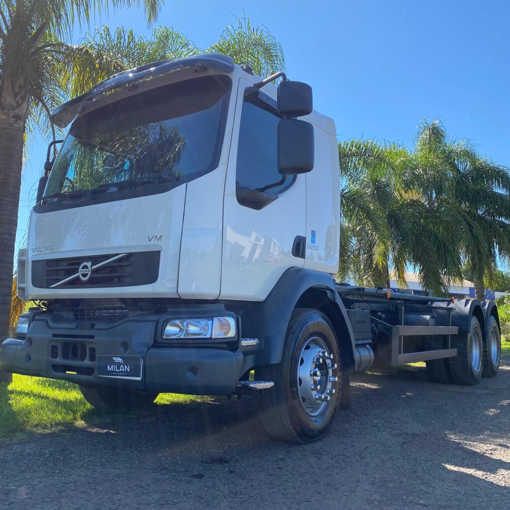 VOLVO VM 330 6X4 TRAÇADO 2013 06