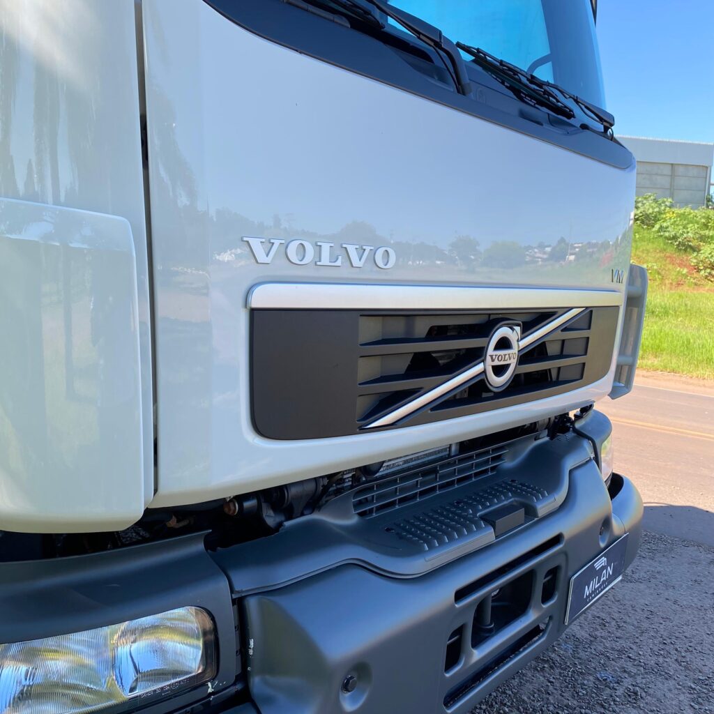 VOLVO VM 330 6X4 TRAÇADO 2013 08