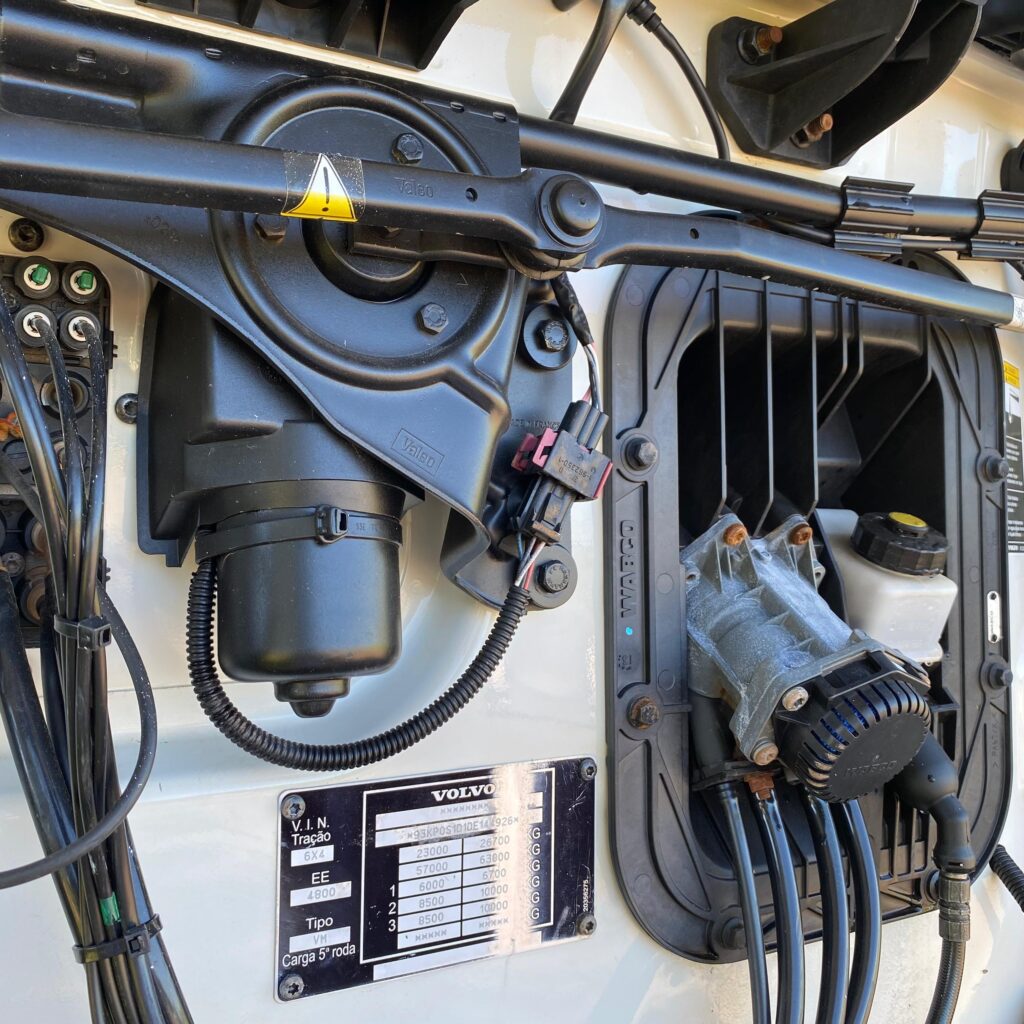 VOLVO VM 330 6X4 TRAÇADO 2013 11