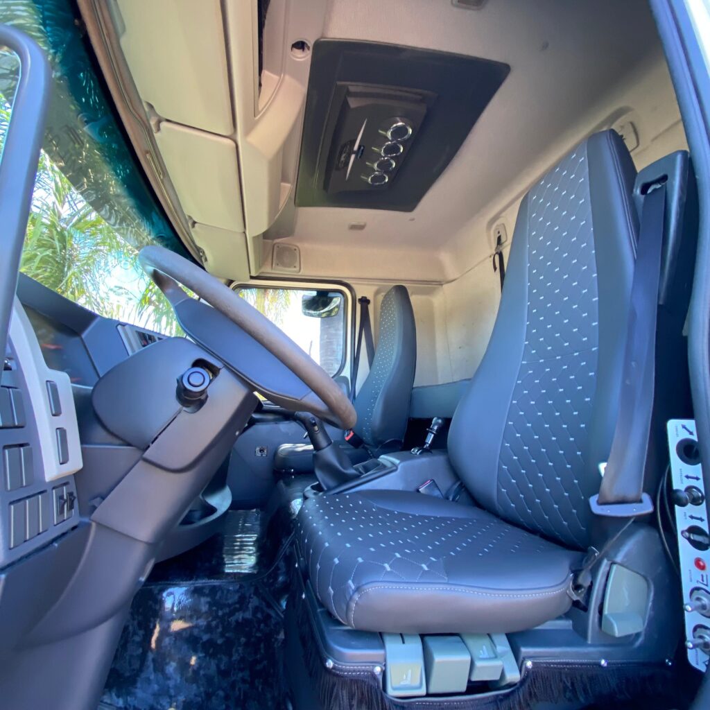 VOLVO VM 330 6X4 TRAÇADO 2013 16