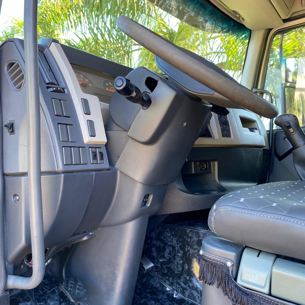 VOLVO VM 330 6X4 TRAÇADO 2013 17.