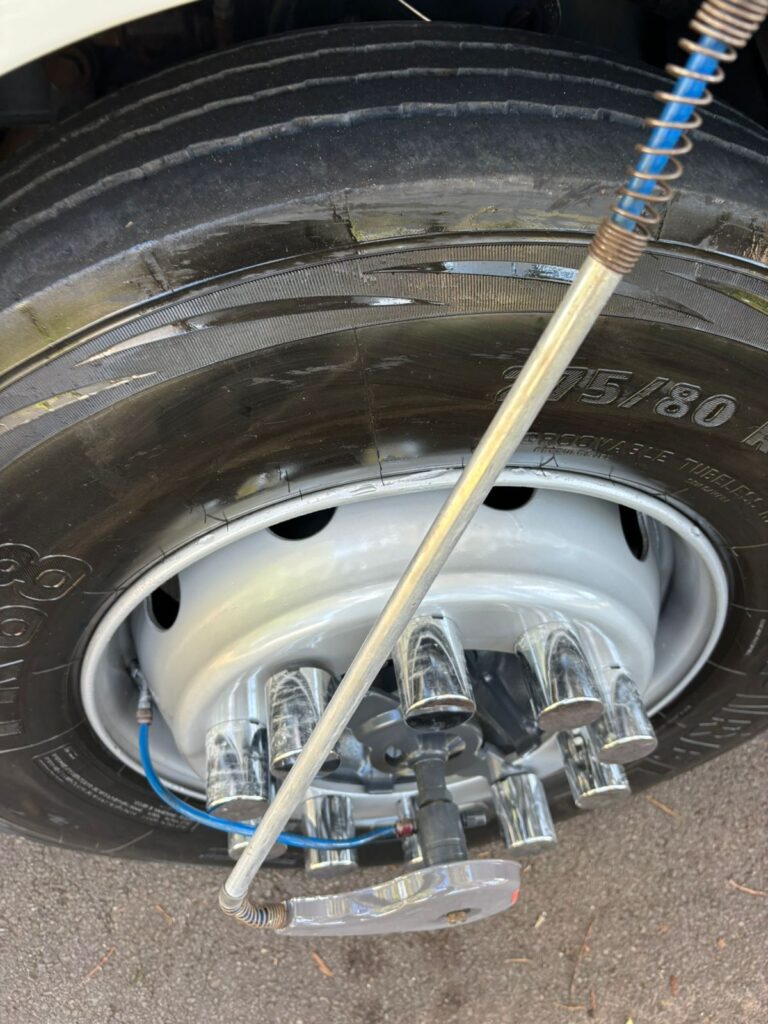 VOLVO VM 260 6X2R 03