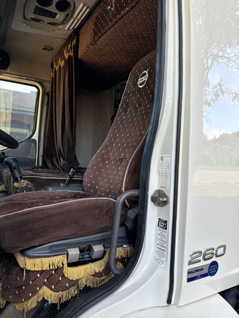 VOLVO VM 260 6X2R 10