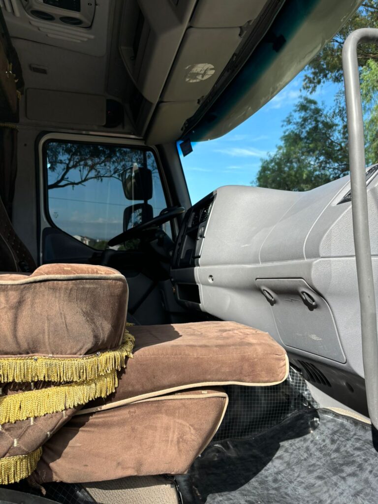 VOLVO VM 260 6X2R 11