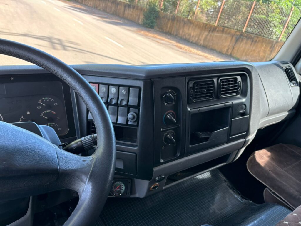VOLVO VM 260 6X2R 13