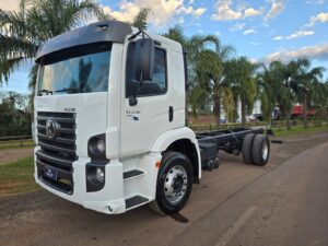 Volkswagen Costellation 17-230 4X2 Ano 2020 Ar condicionado Computador de bordo Único dono Caixa Eaton 6 marchas reduzido