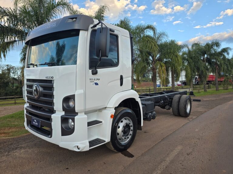 Volkswagen Costellation 17-230 4X2 Ano 2020 Ar condicionado Computador de bordo Único dono Caixa Eaton 6 marchas reduzido