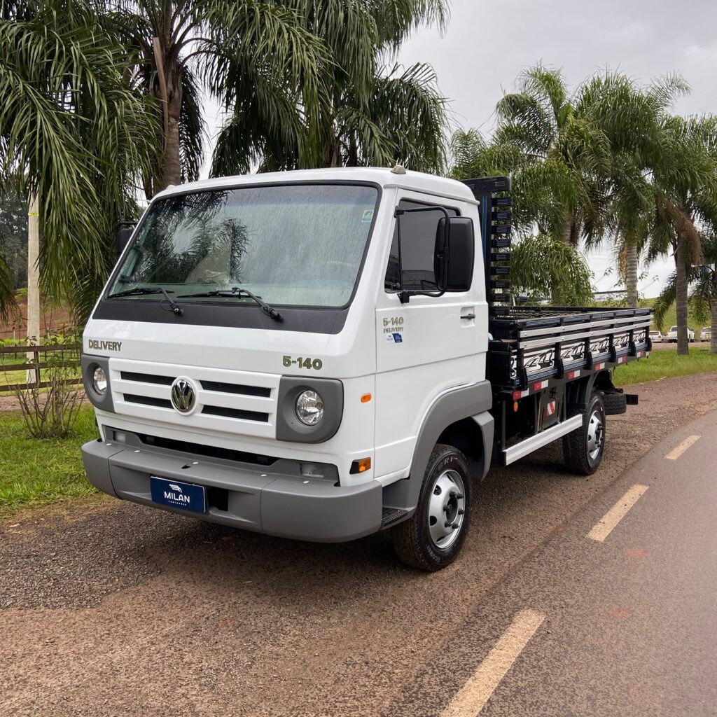 Volkswagen Delivery 5.140 | Ano 2010  | 192.000Km

Ar condicionado;
Ar quente; 
Direção hidráulica.

Medidas da carroceria:
Comprimento: 4,20m;
Largura: 2,05m;
Altura: 50cm.

Valor: 138.000,00