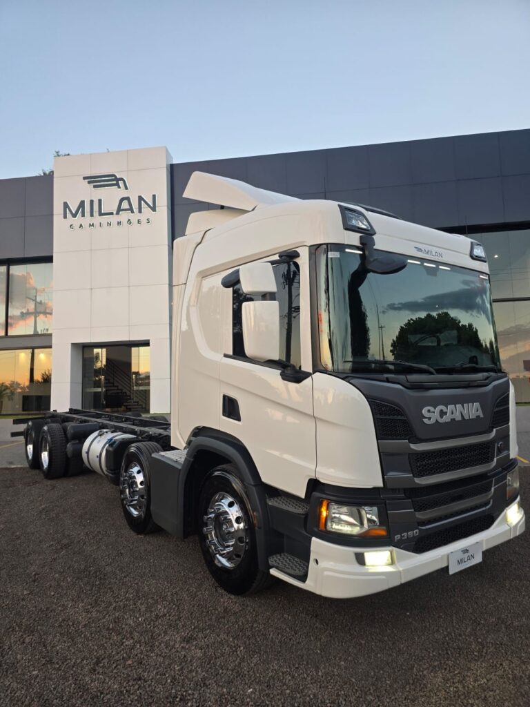 SCANIA P360 8x2 ANO 2021🚛 Caminhão rodoviário/regional robusto (Bitruck), ideal para médias e longas distâncias, com 360cv de potência e alto torque! 🔹Único dono 🔹Rodas de Alumínio 🔹Freio Retarder 🔹Central multimídia com Bluetooth 🔹Sistema Hill Holder 🔹Direção scamoteável 🔹Teto Alto 🔹Ar Condicionado 🔹Climatizador 🔹Cabine Leito 🔹Cama 🔹Computador de Bordo 🔹4®️ Eixo Direcional. 🔹Cambio Automático Opticruise 12 marchas 🔹Freios ABS 🔹Controle de tração 🔹Pneus em bom estado 🔹Suspensão a Ar 🔹Piloto automático 🔹Farol auxiliar de teto Temos opções em estoque para implementar carroceria ou caçamba basculante, de acordo com a necessidade do cliente. Venda com Nota Fiscal e Laudo de Inspeção Veicular Inmetro (CSV). Profissionais credenciados ao Detran para a correta regularização de documentos e do equipamento que será instalado no veículo. 💰Valor: R$589.000,00 Ficou interessado e quer saber mais sobre esse caminhão? Entre em contato agora mesmo pelo link da bio ou pelos telefone/WhatsApp: 📲 Milan Caminhões (54)999911146